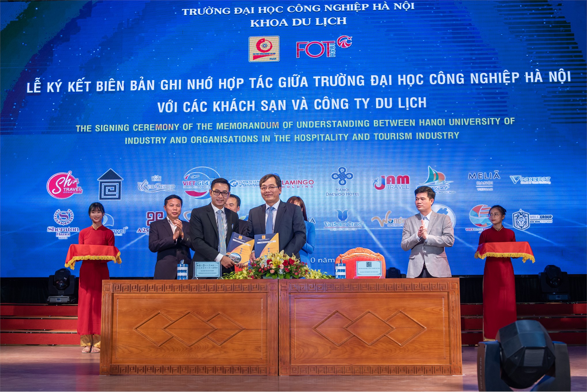 Lễ ký kết biên bản ghi nhớ hợp tác giữa trường Đại học Công nghiệp Hà Nội và các công ty du lịch