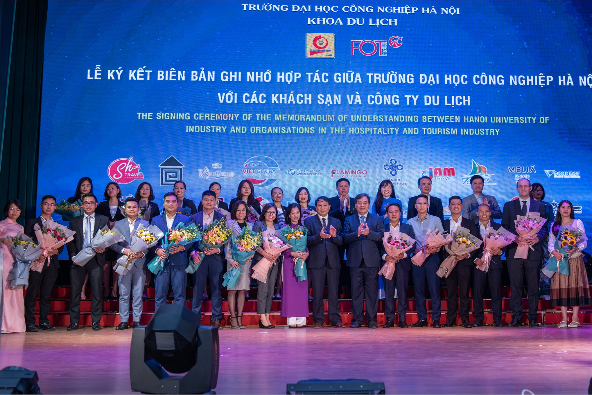 Lễ ký kết biên bản ghi nhớ hợp tác giữa trường Đại học Công nghiệp Hà Nội và các công ty du lịch