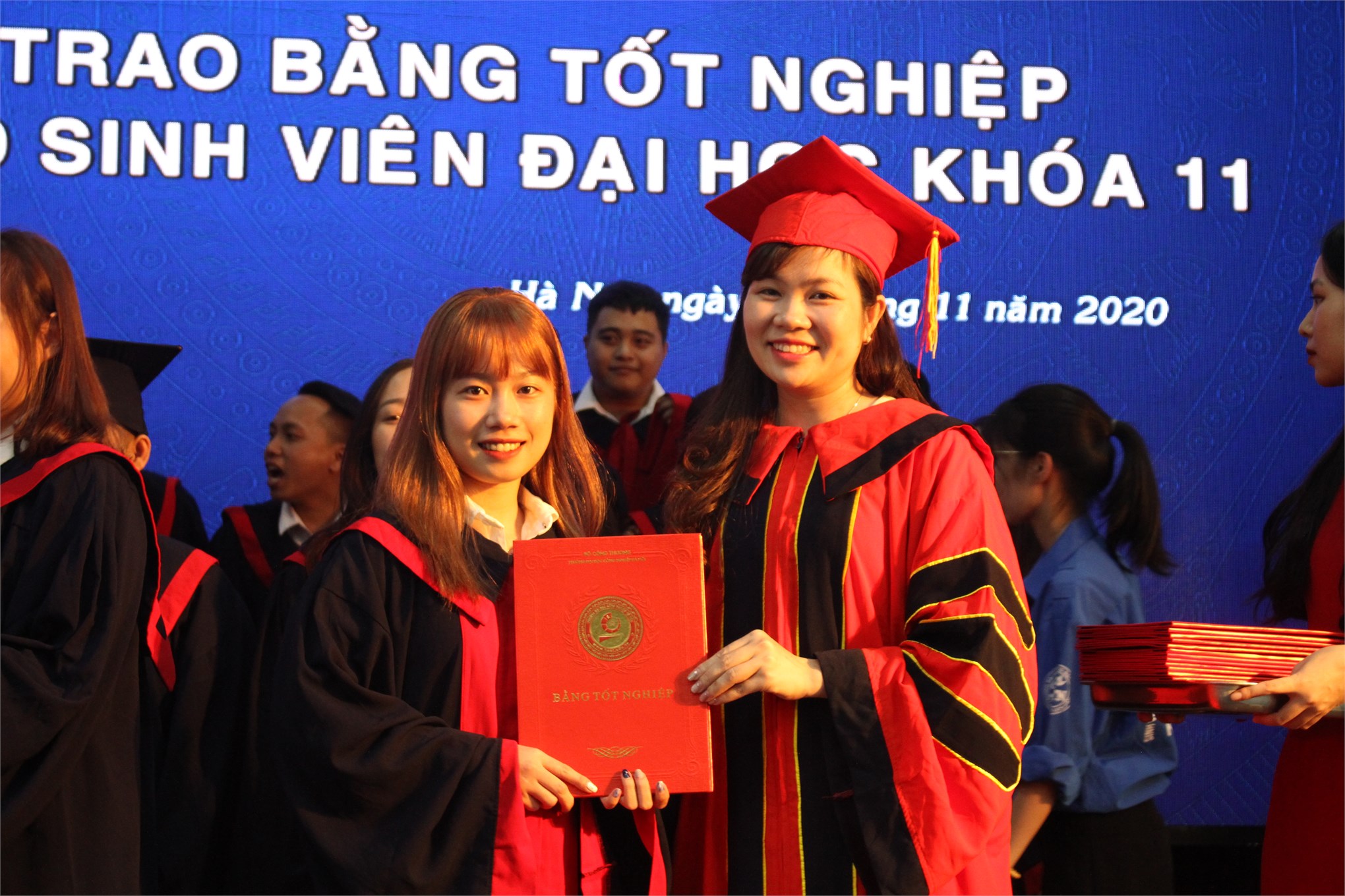 Lễ bế giảng, trao bằng tốt nghiệp hệ Đại học ngành Việt Nam học và chuyên ngành QTKD Du lịch Khóa 11