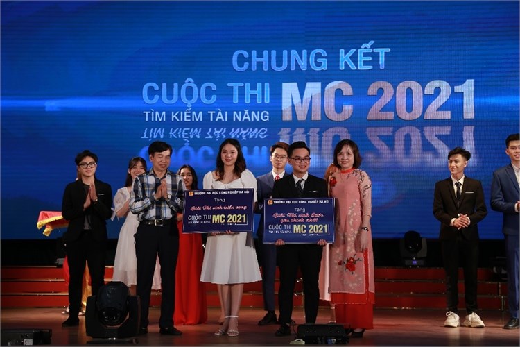 Sinh viên khoa Du lịch đạt giải nhất cuộc thi `Tìm kiếm tài năng MC - HaUI năm 2021`